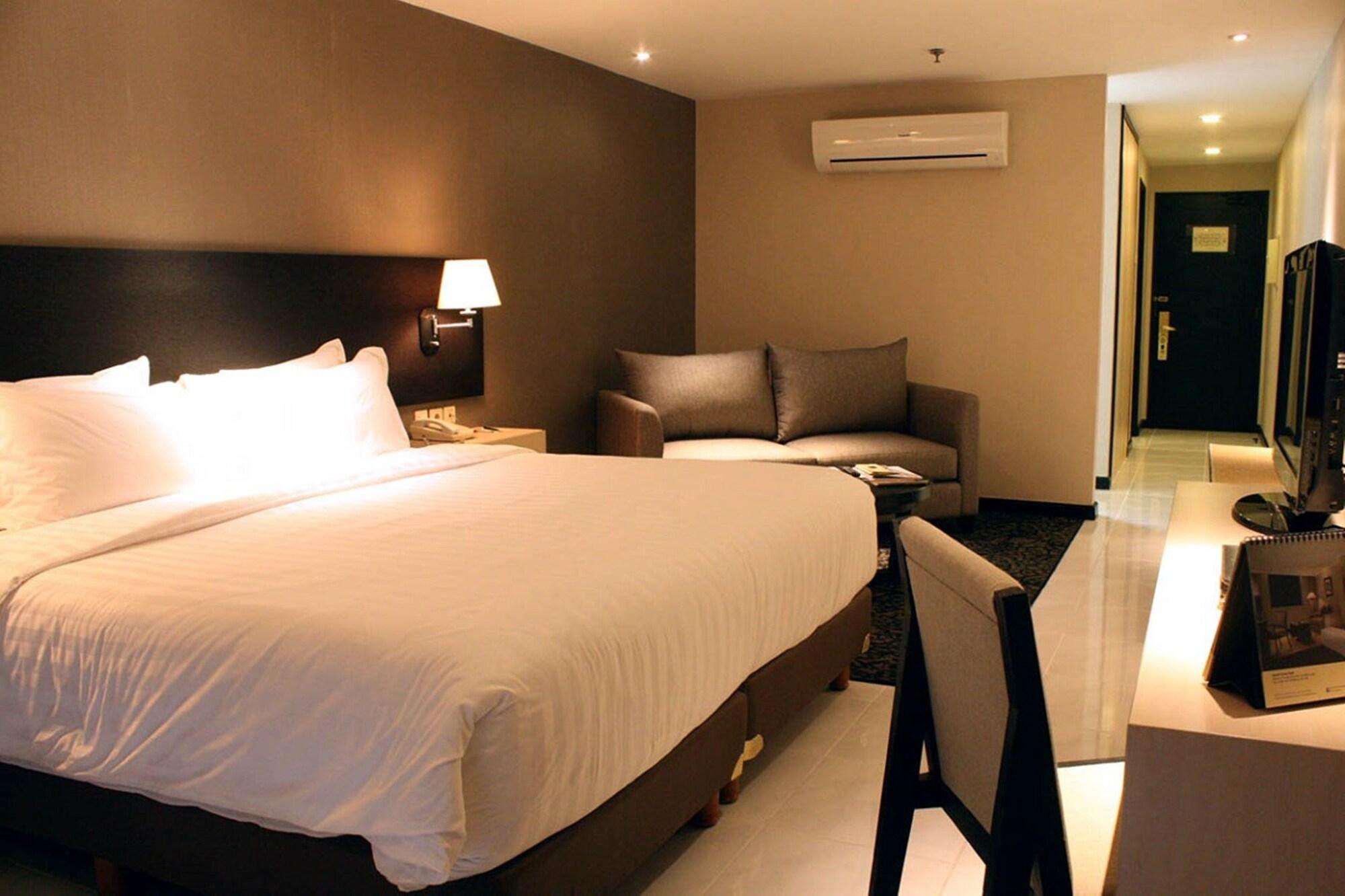 Kristal Hotel Джакарта Экстерьер фото