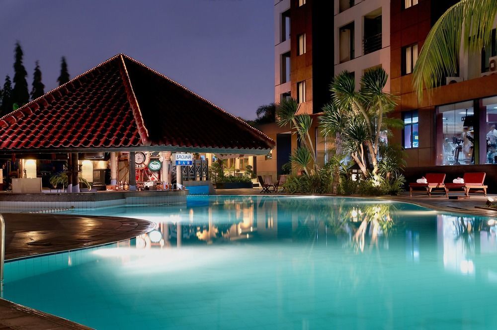 Kristal Hotel Джакарта Экстерьер фото