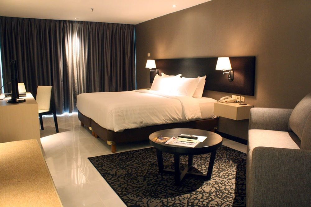 Kristal Hotel Джакарта Экстерьер фото